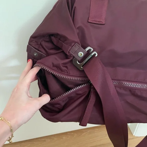 Lululemon • Go Lightly Duffel - Picture 6 of 12